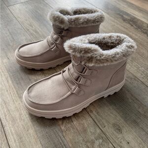 Sketchers size 7 gray winter boots